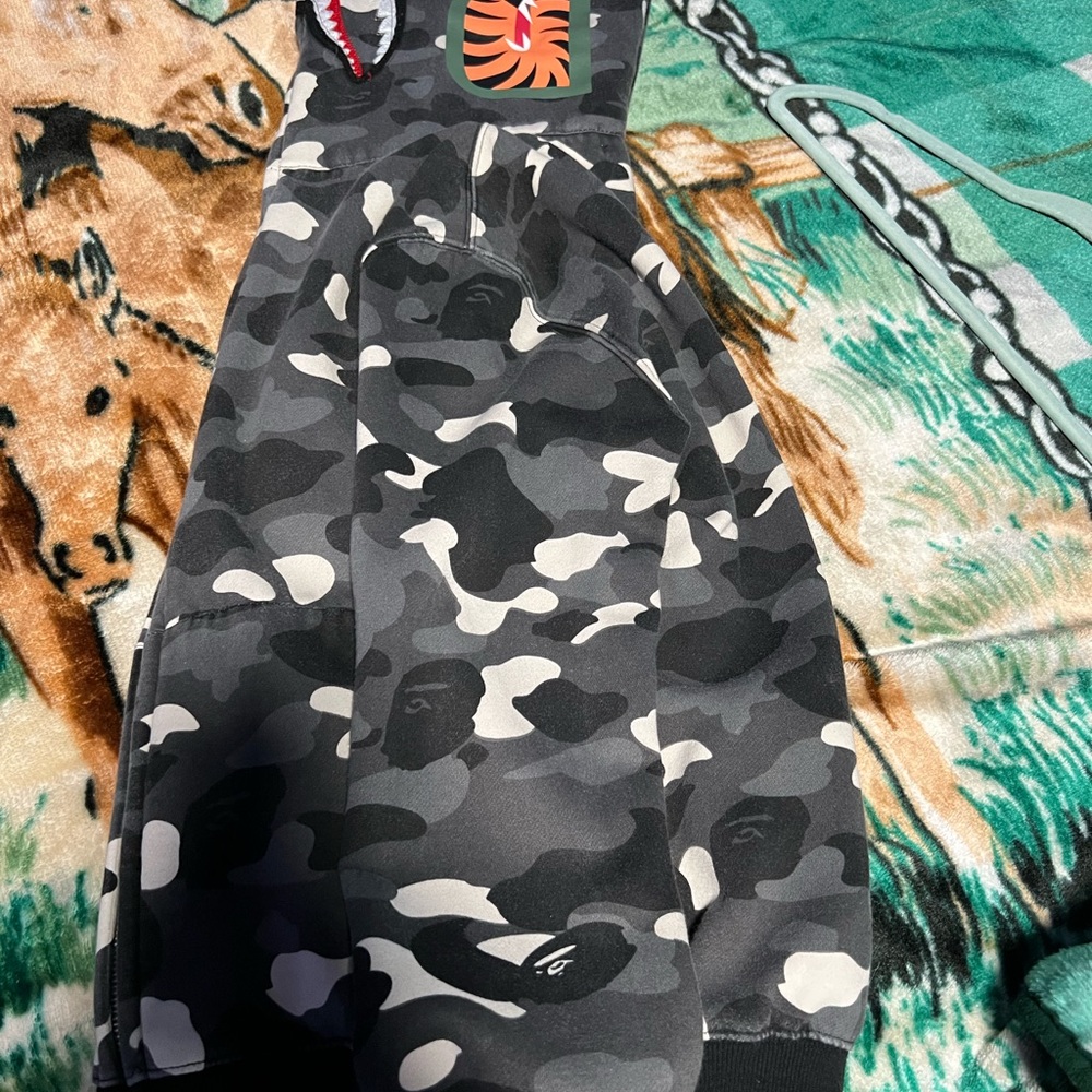 Babe jacket shark camo print